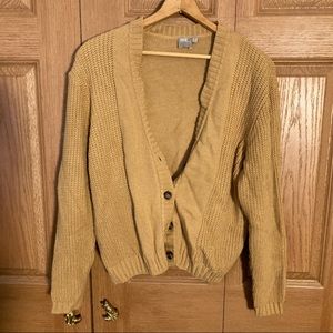 GOLD KNIT ASOS CARDIGAN WITH BROWN BUTTON CLOSURE